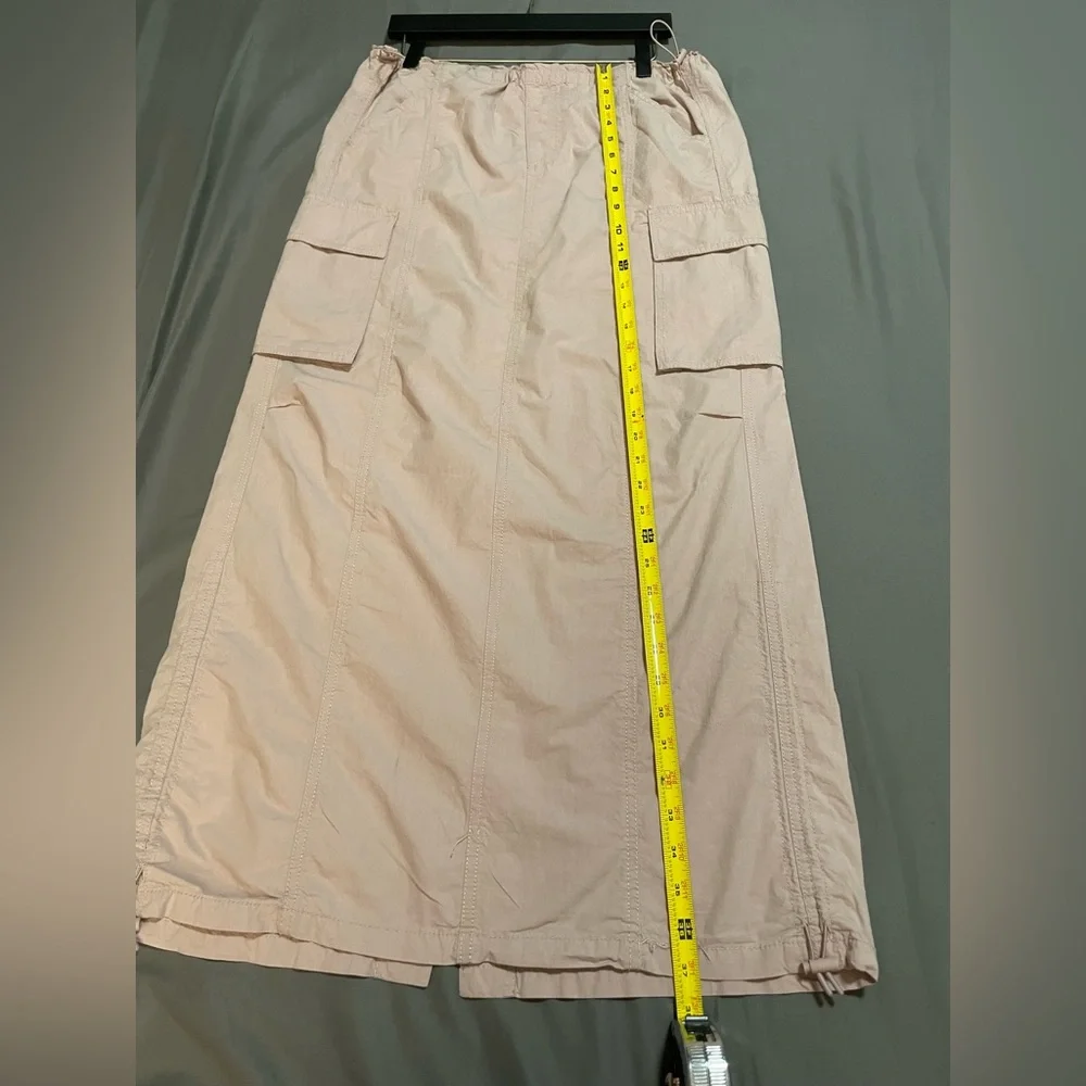 Wallflower Women's Maxi Skirt in Taupe, size Small  Looks new 🤎